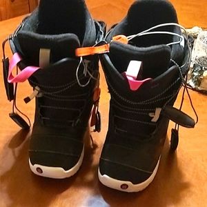 Size 6 Burton snowboard boots